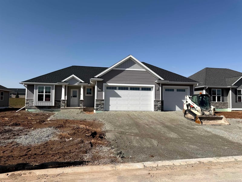 1433 Divinity Dr, De Pere, WI 54115