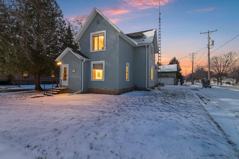34 3rd St, Winneconne, WI 54986