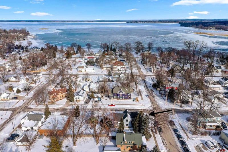 34 3rd St, Winneconne, WI 54986