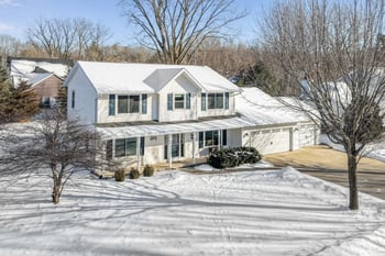 201 Swiss Meadow Ln, Green Bay, WI 54302-5252