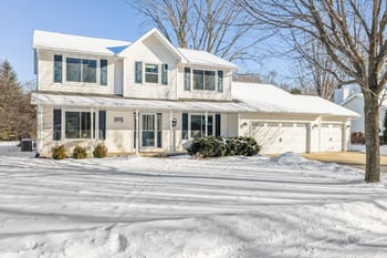 201 Swiss Meadow Ln, Green Bay, WI 54302-5252