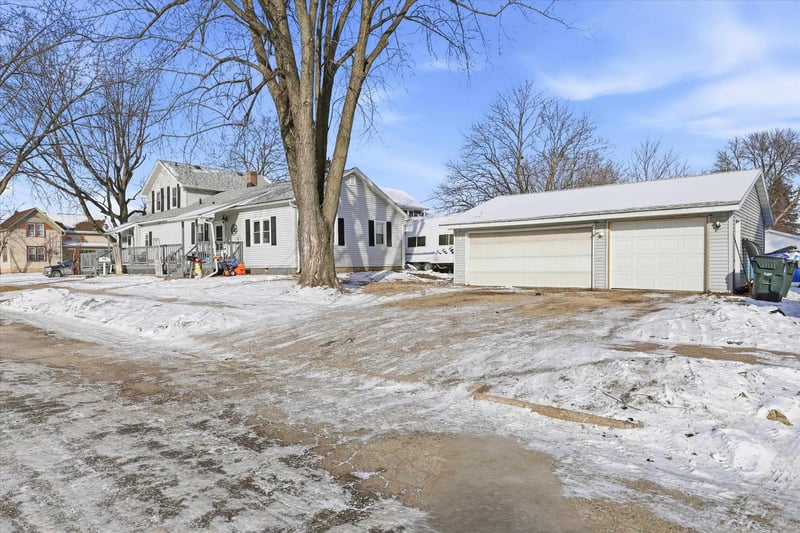 405 Pine St, New London, WI 54961
