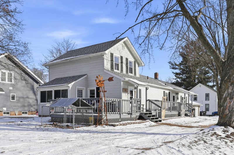 405 Pine St, New London, WI 54961