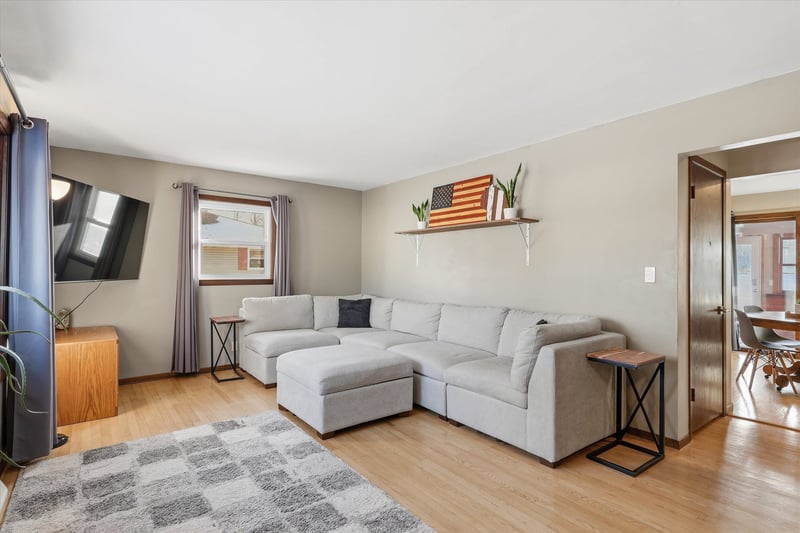 215 Lilac Ln, Little Chute, WI 54140-1147