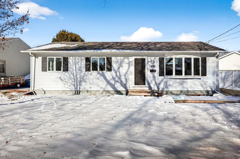 916 Charles St, Little Chute, WI 54140