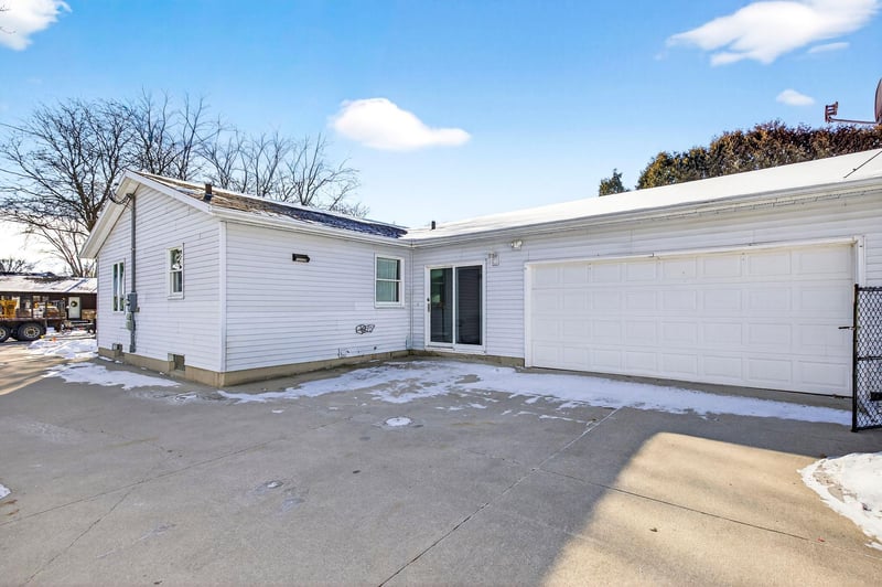 916 Charles St, Little Chute, WI 54140