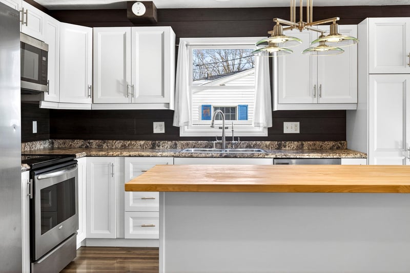 916 Charles St, Little Chute, WI 54140