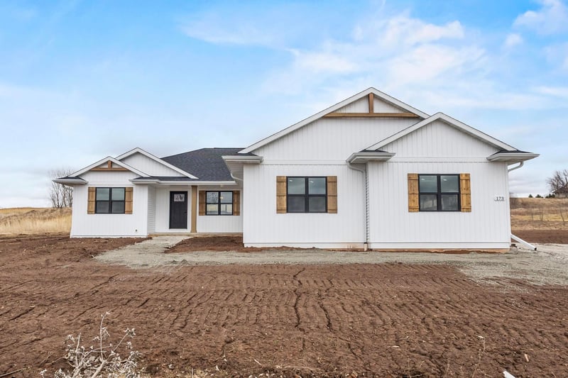 W173 Meadow Ridge Trl, Kaukauna, WI 54130