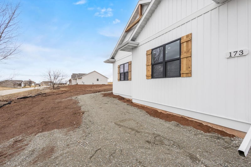 W173 Meadow Ridge Trl, Kaukauna, WI 54130
