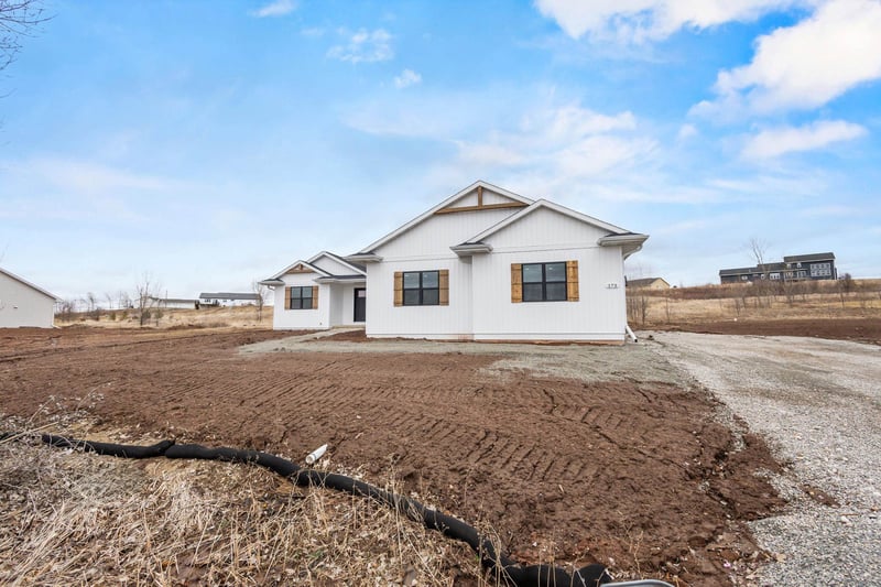 W173 Meadow Ridge Trl, Kaukauna, WI 54130
