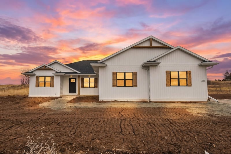 W173 Meadow Ridge Trl, Kaukauna, WI 54130