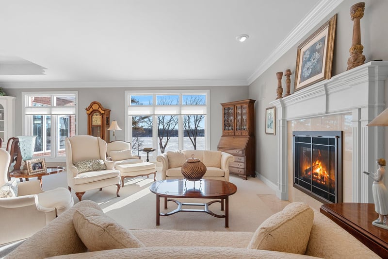 2355 Lost Dauphin Rd, De Pere, WI 54115-9165