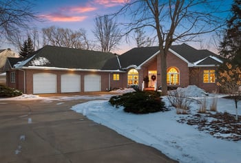 2355 Lost Dauphin Rd, De Pere, WI 54115-9165