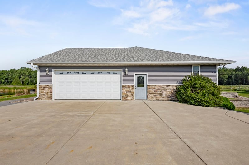 8464 County Road S, Pulaski, WI 54162