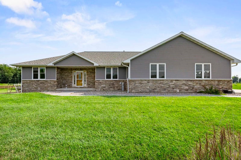 8464 County Road S, Pulaski, WI 54162