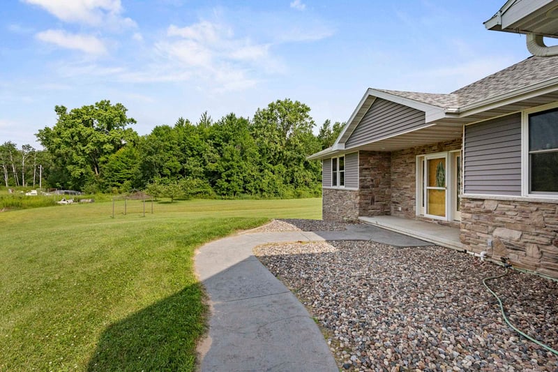 8464 County Road S, Pulaski, WI 54162