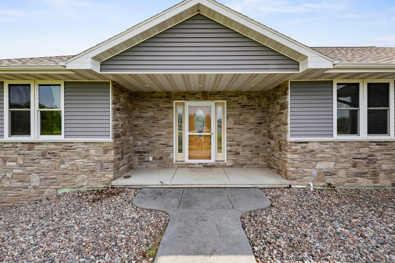 8464 County Road S, Pulaski, WI 54162