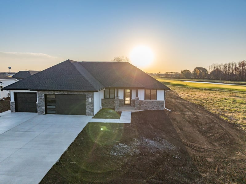 713 Royal St Pats Dr, Wrightstown, WI 54180