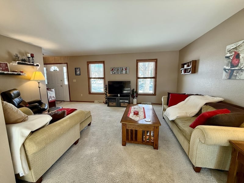 363 Sunnybrook Dr, Oshkosh, WI 54904