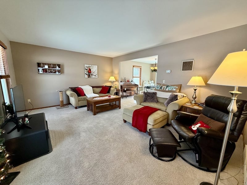 363 Sunnybrook Dr, Oshkosh, WI 54904