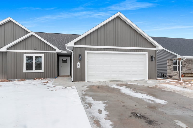 210 Clubhouse Ln, Kimberly, WI 54913