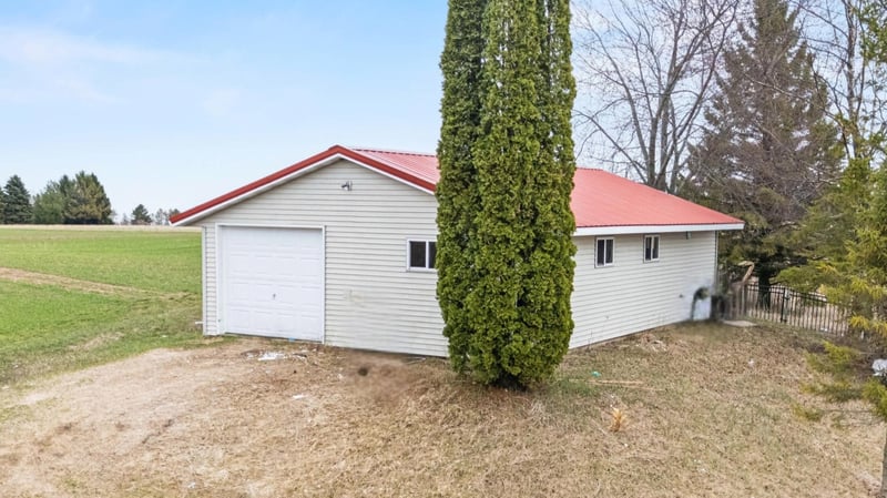 E5121 Lovers Ln, Kewaunee, WI 54216