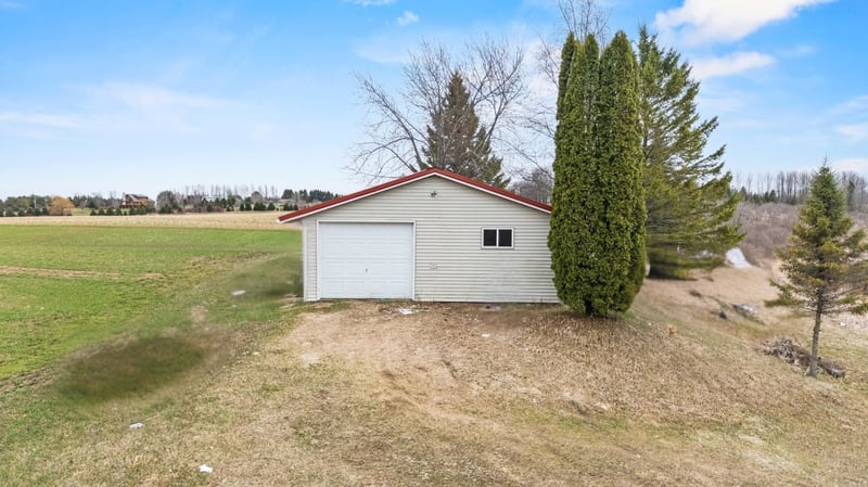 E5121 Lovers Ln, Kewaunee, WI 54216