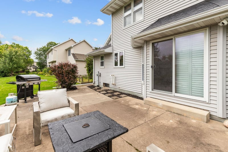 2191 Bramblewood Ct, Neenah, WI 54956