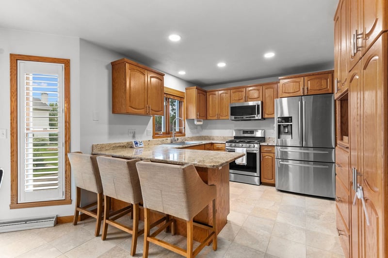 2191 Bramblewood Ct, Neenah, WI 54956