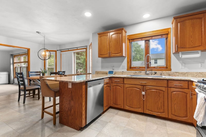 2191 Bramblewood Ct, Neenah, WI 54956