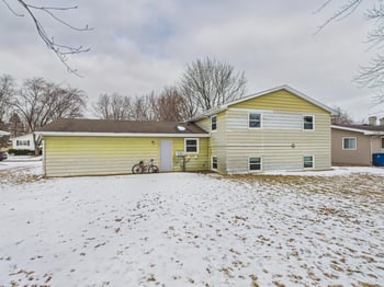 807 Gruenwald Ave, Oshkosh, WI 54901-2240