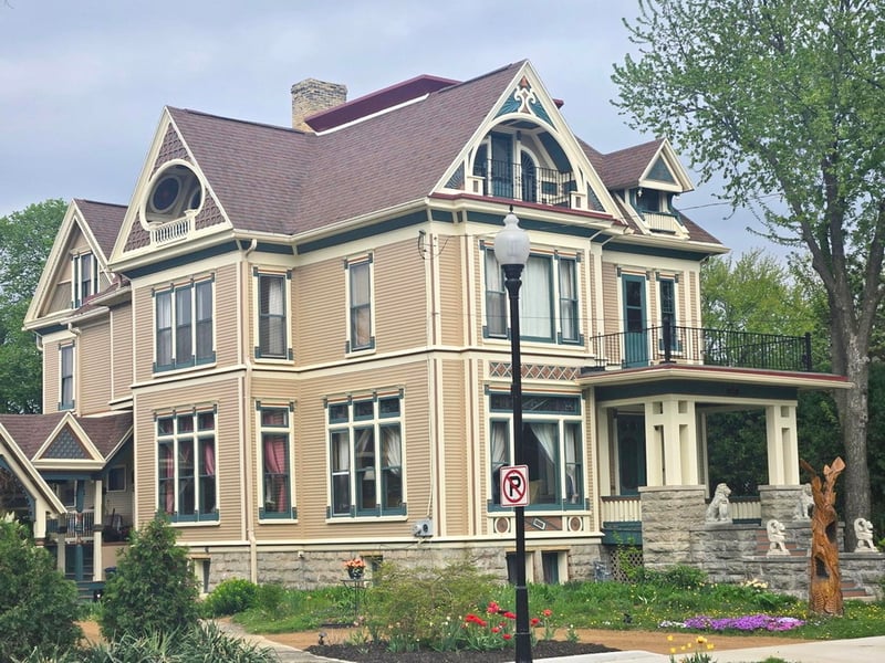 1107 Algoma Blvd, Oshkosh, WI 54901