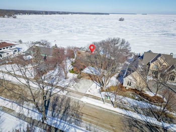 2136 White Swan Dr, Oshkosh, WI 54901-2565