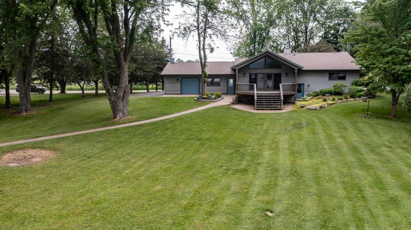 9205 Willow Ln, Fremont, WI 54940