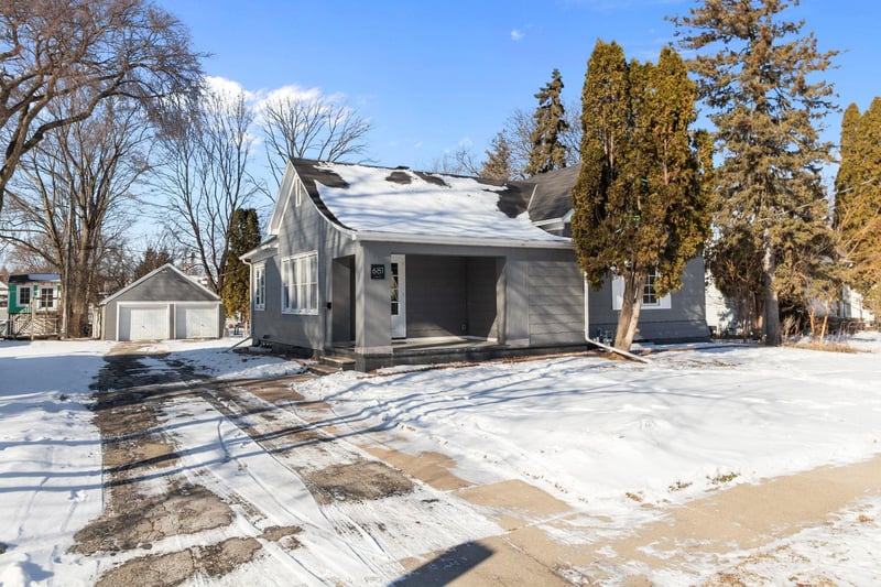 681 Oak St, Neenah, WI 54956