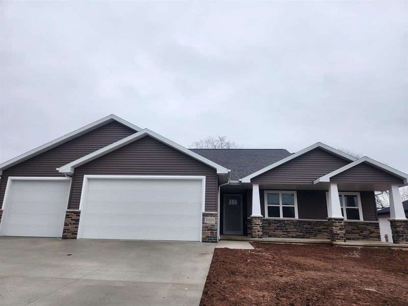 8309 Xavier Dr, Neenah, WI 54956