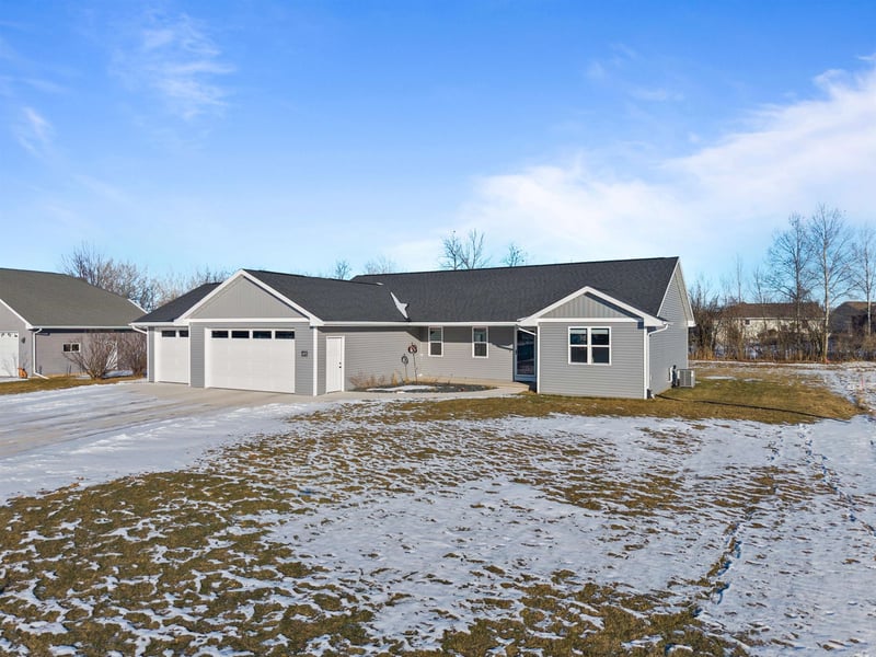 4372 Lakeland Dr, Oshkosh, WI 54904