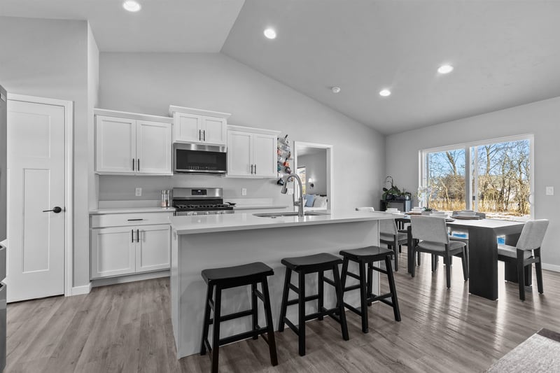 4372 Lakeland Dr, Oshkosh, WI 54904