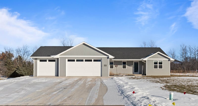 4372 Lakeland Dr, Oshkosh, WI 54904