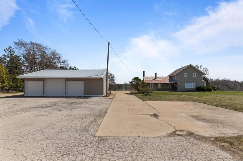 3829 Lost Dauphin Rd, De Pere, WI 54115