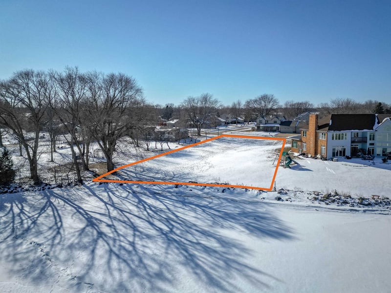 3240 Old Orchard Ln, Oshkosh, WI 54902