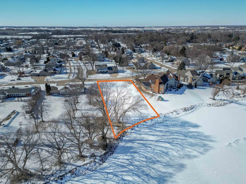 3240 Old Orchard Ln, Oshkosh, WI 54902