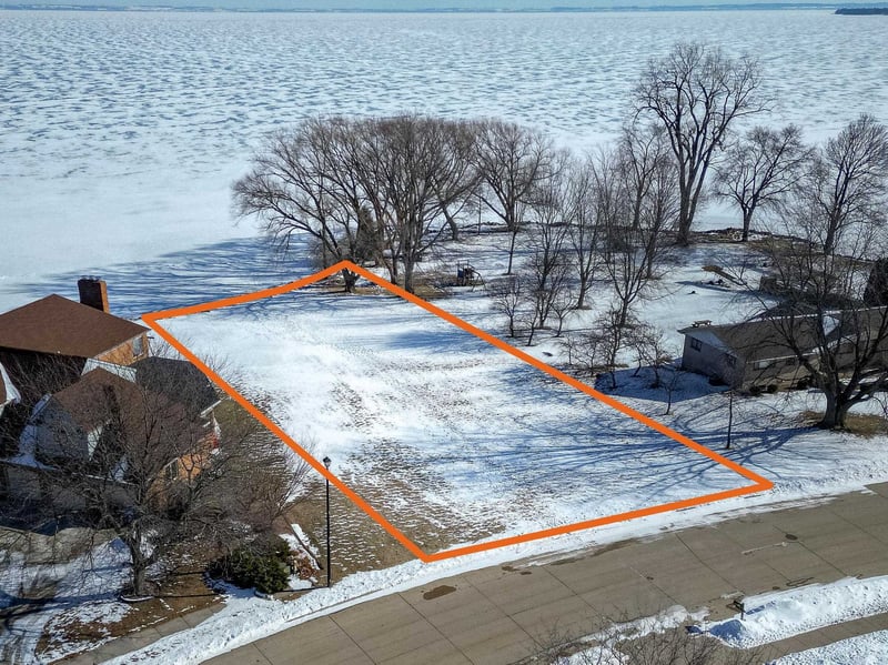 3240 Old Orchard Ln, Oshkosh, WI 54902