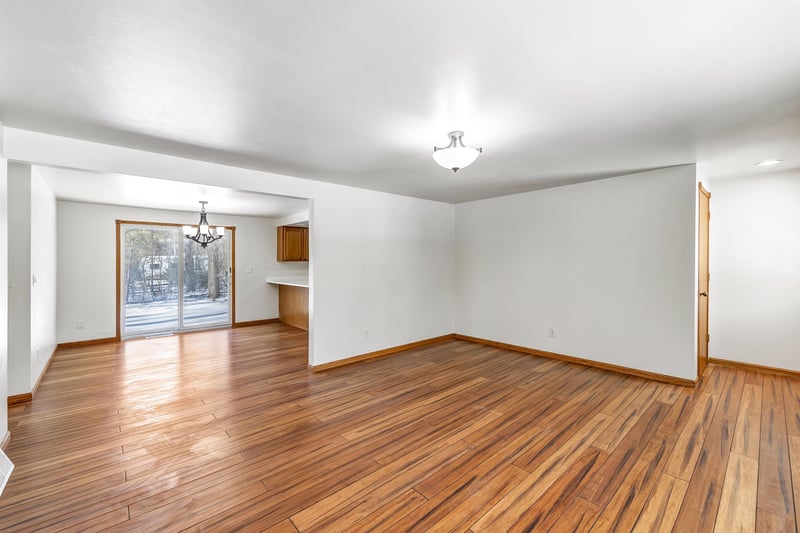 2801 Meadow Flower Ln, Suamico, WI 54313