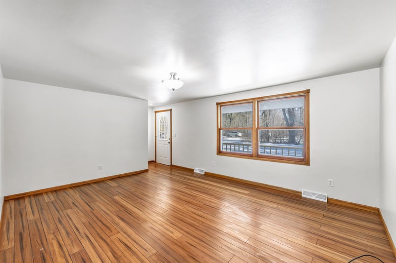 2801 Meadow Flower Ln, Suamico, WI 54313