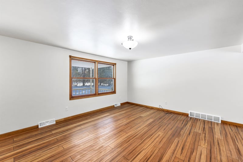 2801 Meadow Flower Ln, Suamico, WI 54313
