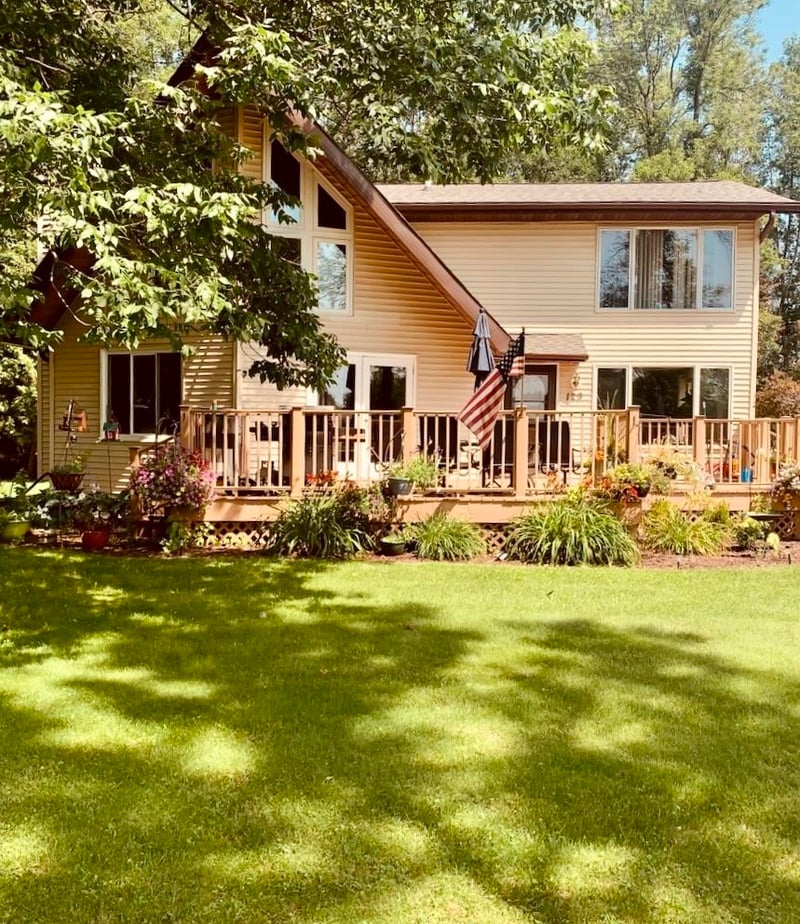 129 Wallrich Rd, Cecil, WI 54111
