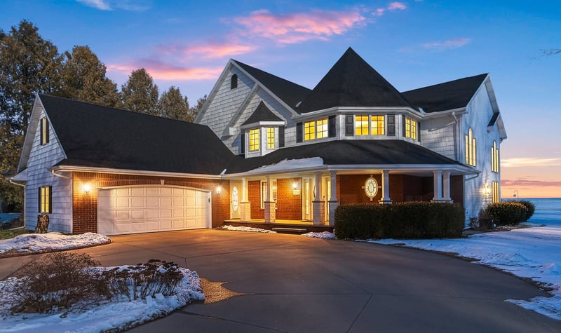 2710 Shorewood Dr, Oshkosh, WI 54901