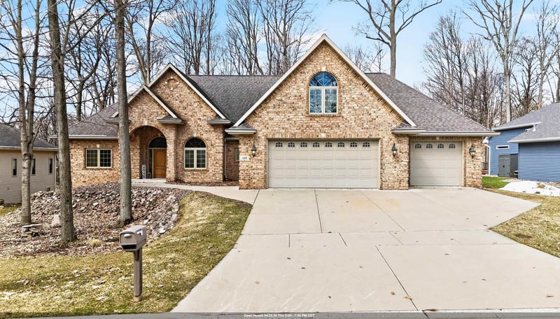 448 Harvest Rd, Green Bay, WI 54302-4824