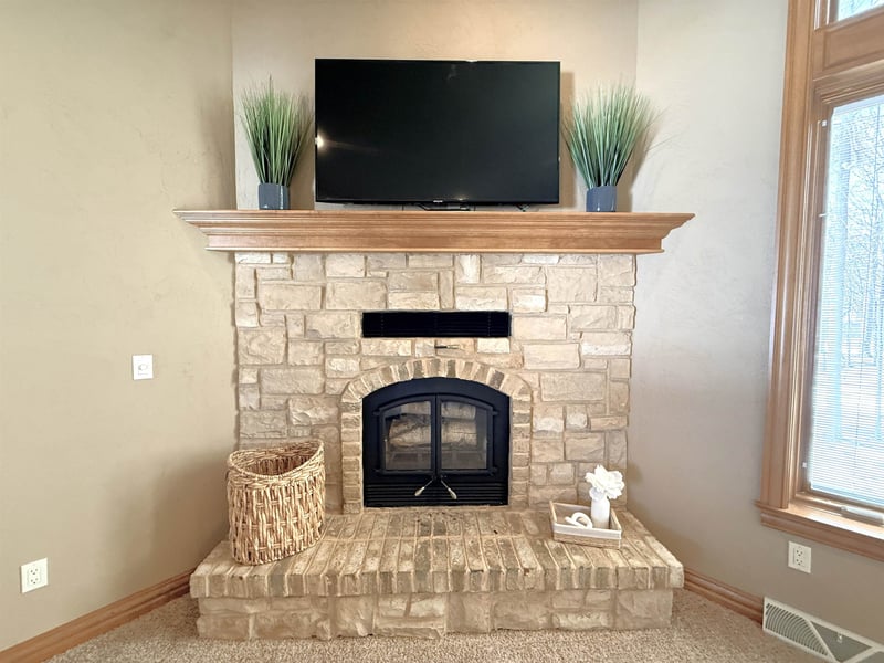 448 Harvest Rd, Green Bay, WI 54302-4824